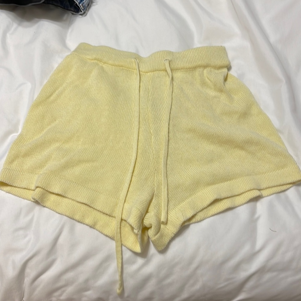 Knit yellow shorts